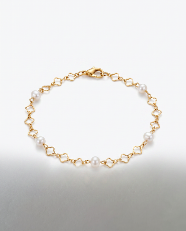 four pearls on a clover gold bracelet