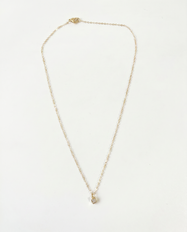 single pendant necklace